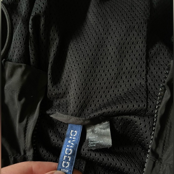 Like new! Divided zip-up jacket - Picture 5 of 8